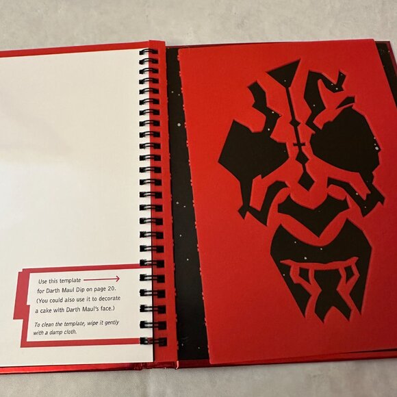 8 pc Star Wars Cooking Bundle / 2 Cookbooks and 6 Cookie Cutters - Picture 11 of 12